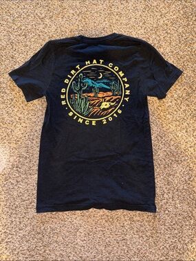 Men’s Small Red Dirt Hat Company Desert Graphic Tee Black with Multicolor Print